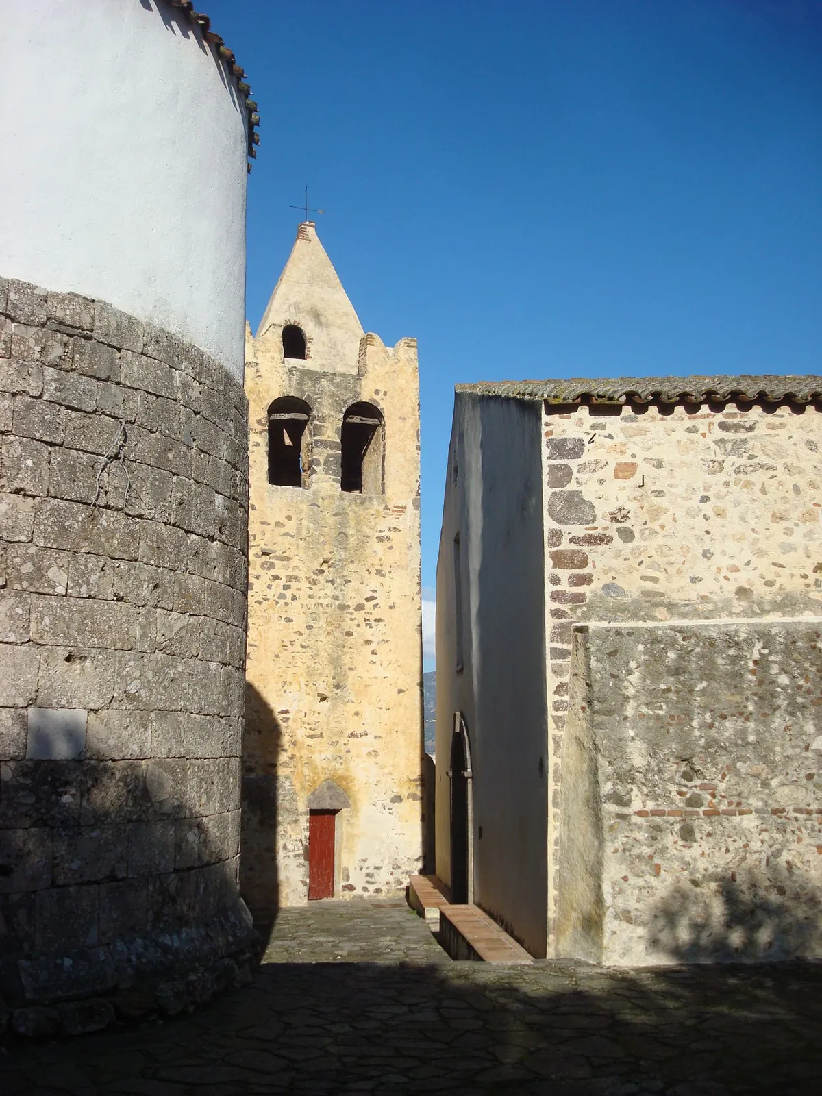 Il campanile della ex cattedrale di San Pietro a Galtellì