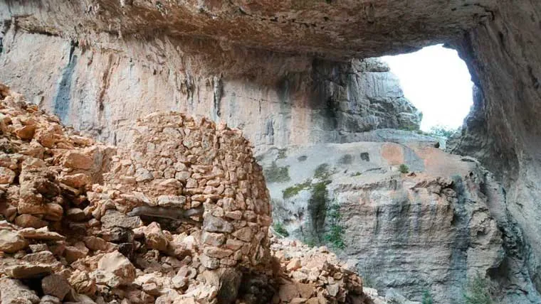 Le capanne nuragiche all'interno della dolina di Tiscali
